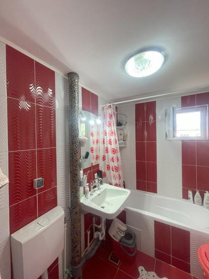 Apartament de 2 camere semidecomandat, 55 mp, etaj 4 cu acoperis, Sasar