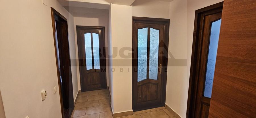 Apartament de 2 camere, decomandat, 73mp, parcare, zona Trifoiului