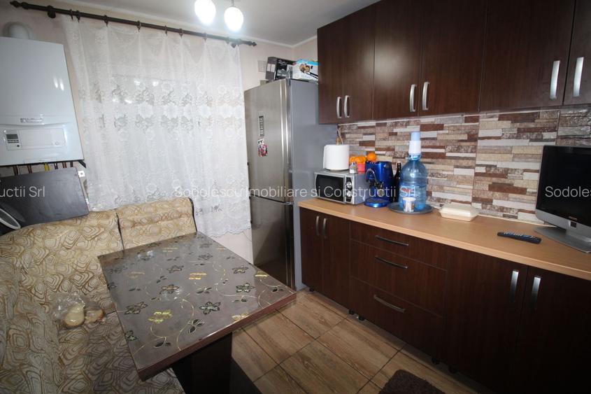 CASA-ZONA MEHALA CU DOUA FRONTURI - 11