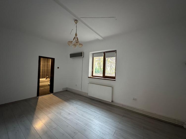 2/3 camere doar pentru birou/firma et 1 vila, zona Kiseleff-Arcul de Triumf