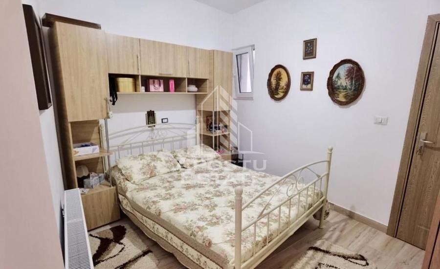 Casa cu 4 camere, , centrală proprie ,zona Parneava