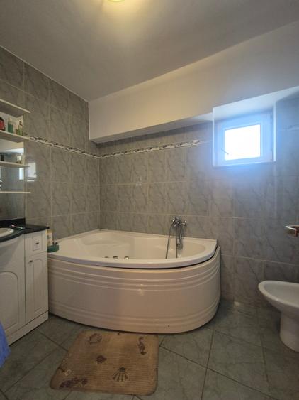 3 Camere, Decomandate, 93 Mp, Etaj Intermediar - Dacia
