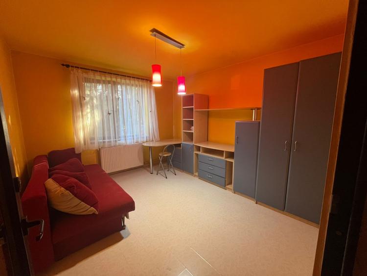 Apartament 3 camere , zona Liceul Liviu Rebreanu