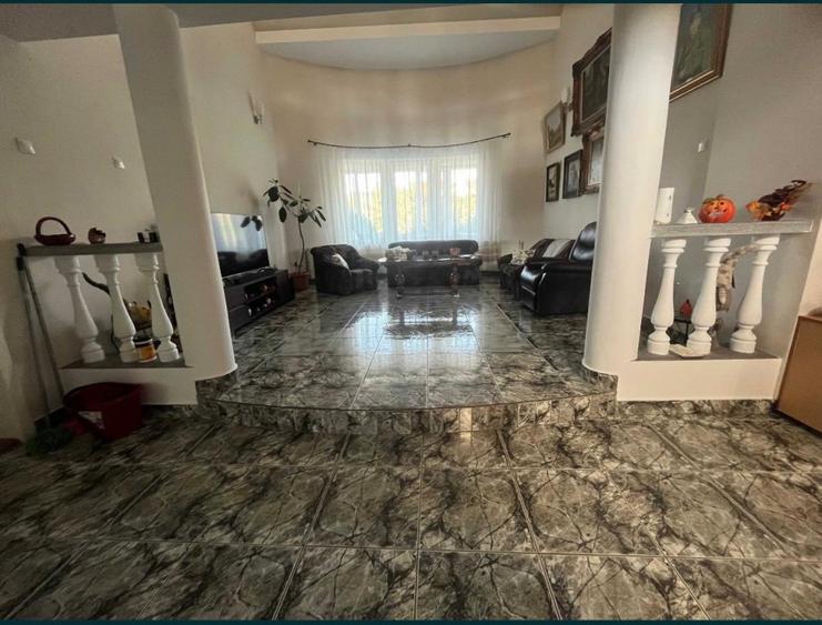 Casă spațioasă + teren intravilan-Sigmir-275 mp utili-teren 3300mp