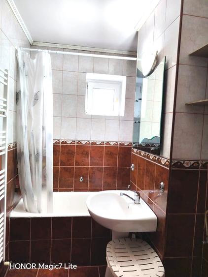 Apartament 2 camere zona strazii Sf Vineri 48mp mobilat utilat 64.000eur neg