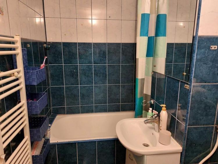 De vânzare apartament 3 camere decomandat et intermediar