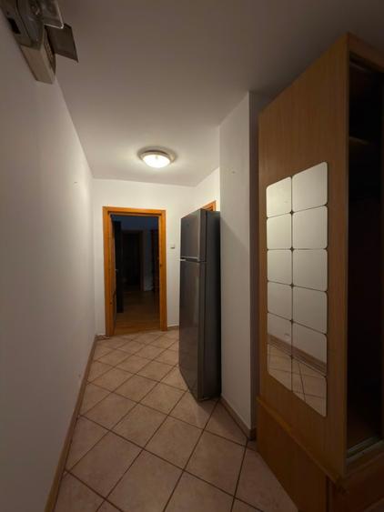 Inchiriez apartament 4 camere, Etaj 1 Brasov, Centru Civic, CEC Bank
