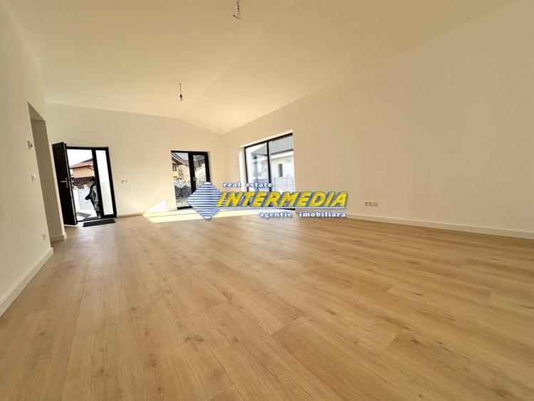 CASA NOUA I 90 MP I FINISATA LA CHEIE I ASFALT I TOATE UTILITATILE I