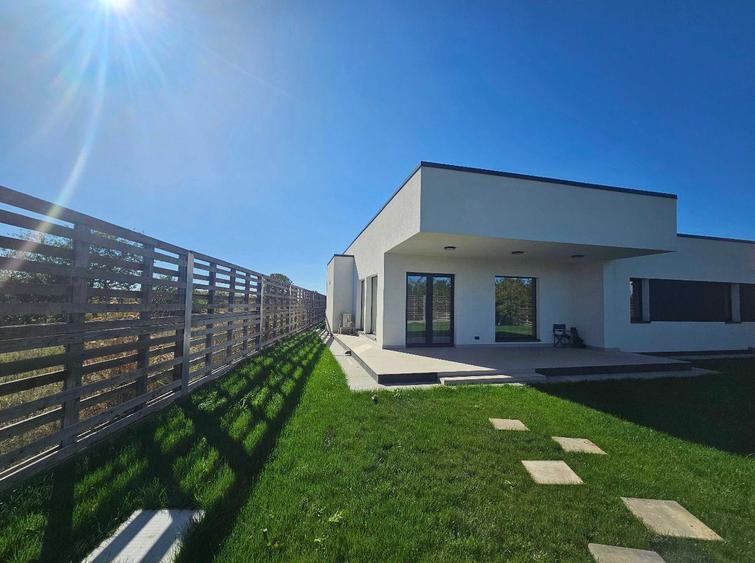 Vila de Inchiriat | Corbeanca-Tamasi | 4 Camere | 1082 mp Teren