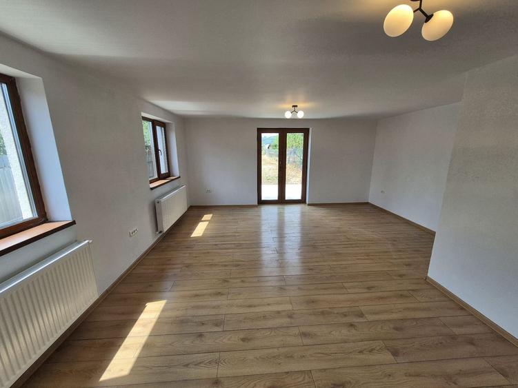 Vila/casa noua: P+M, Banesti-Prahova - 150 mp utili + teren 875 mp!