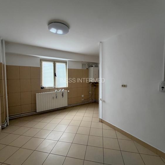 Alba Iulia - bd. Burebista - 3 camere nemobilate - 80mp - centrala proprie - 3