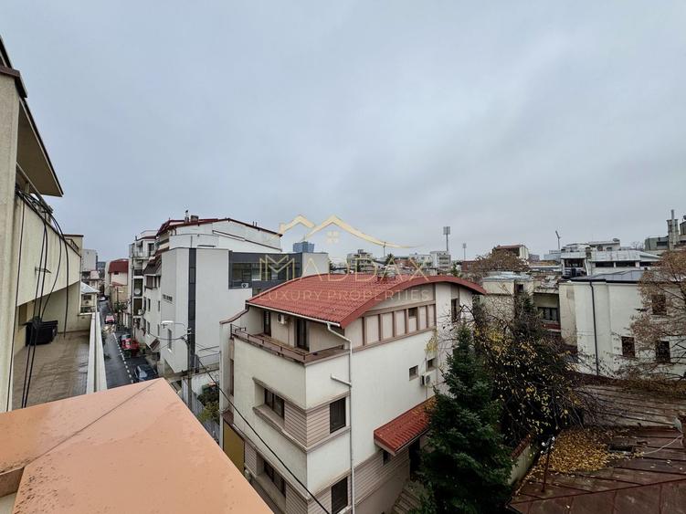 Vila centrala cu 13 camere *460mpu* + garaj // Dorobanți