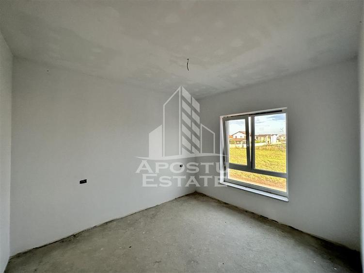 Jumatate de duplex cu 5 camere de vanzare, despartit, Dumbravita
