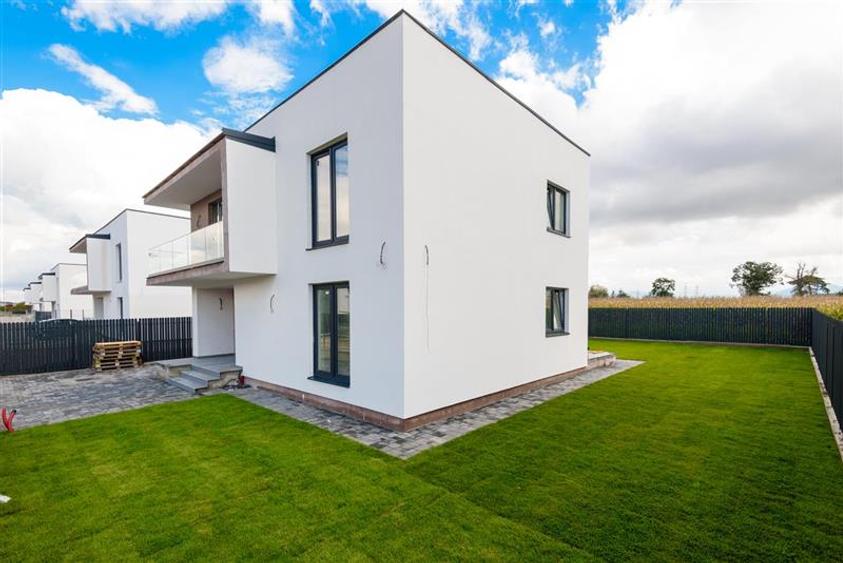 Design minimalist, rafinament maxim – Casa ta moderna in Sanpetru