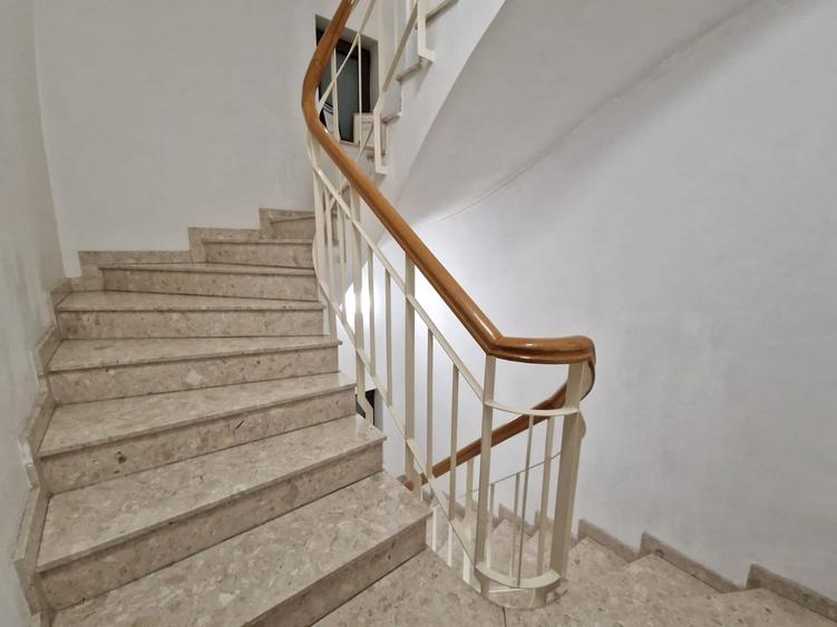 Apartament pe tot etajul - Cartierul Primaverii