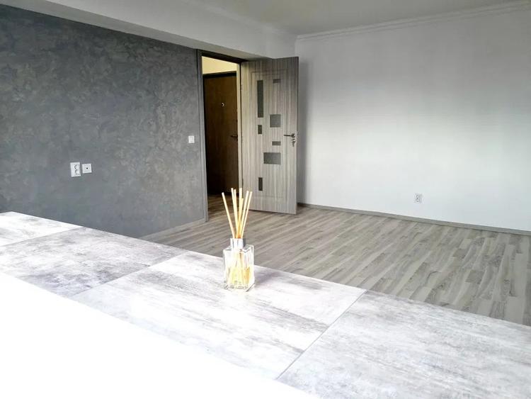 - Apartament 1 camera, Renovat 2024, , Buzaului la B-uri, bloc mixt
