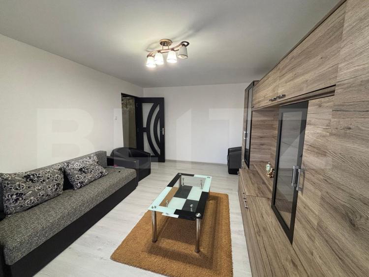 Apartament de vanzare, cu 2 camere, 50 mp, etaj 3, zona Independentei