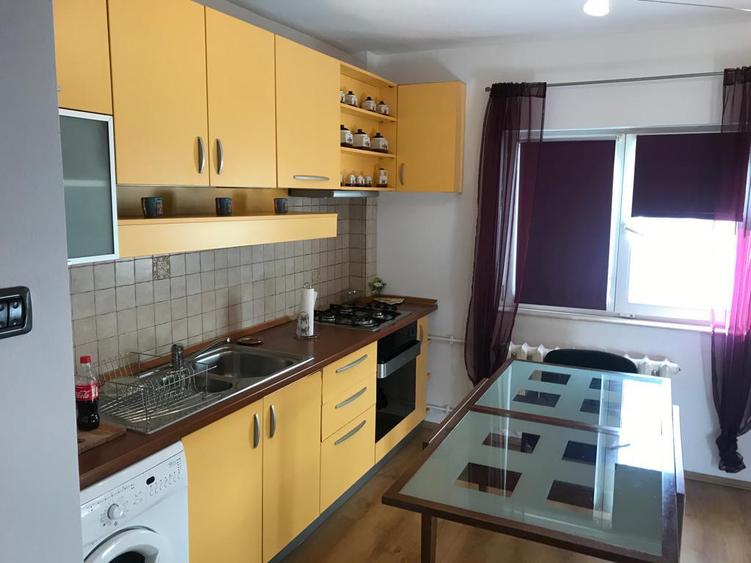 Apartament 3 camere mobilat si utilat modern,bloc de monolit acces metrou ,liber