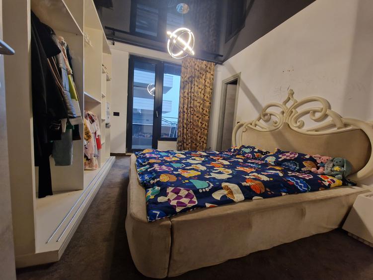 Palazu Mare - 3 camere decomandate, 2 gr sanitare, etaj 2- 160.000euro