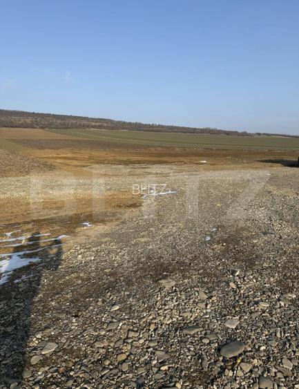 Teren intravilan, 3200 mp la DN 85, la ieșirea din Suceava - 2