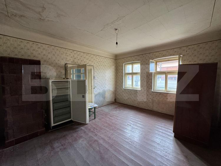 Casă săsească, 3 camere, 700 mp teren, Sebeș
