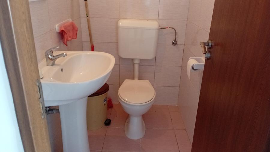 Inchiriez 3 camere uta ared