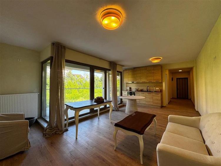 Apartament 3 camere,70 mp + terasa ,situat pe strada Borhanciului!
