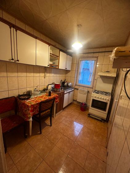 Apartament 2 camere, etajul 1/4, zona Podu Ros