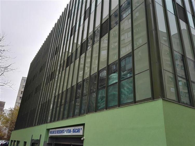 Vanzare cladire pe etaje - pretabil clinica, spital