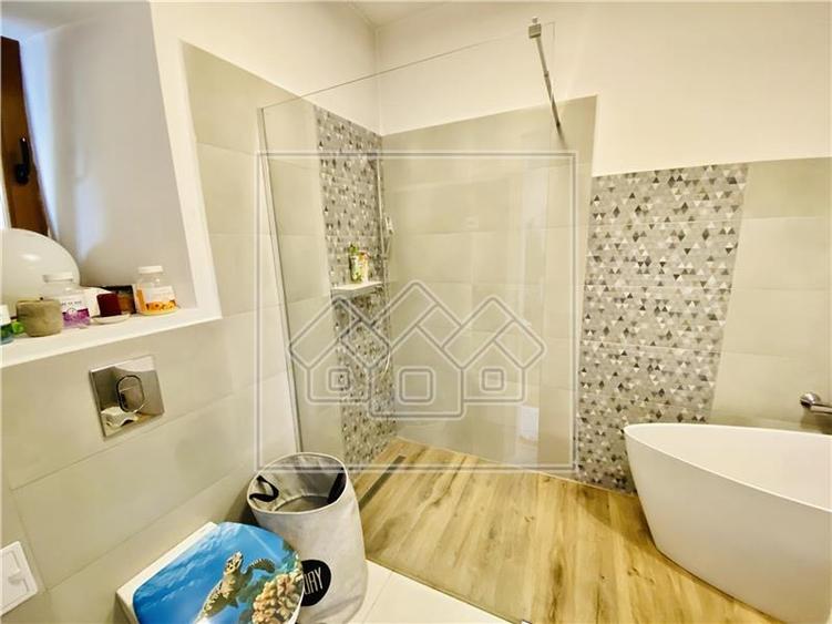 Ap. 90 mp utili, complet renovat, pretabil investitie,  zona Centrala