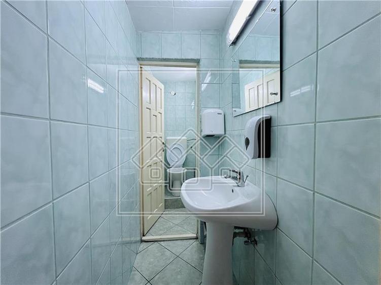 Spatiu comercial, 876 mp utili,  10 parcari, Piata Cluj
