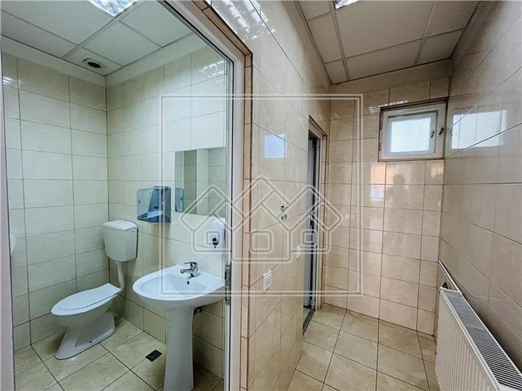 Spatiu comercial, 876 mp utili,  10 parcari, Piata Cluj