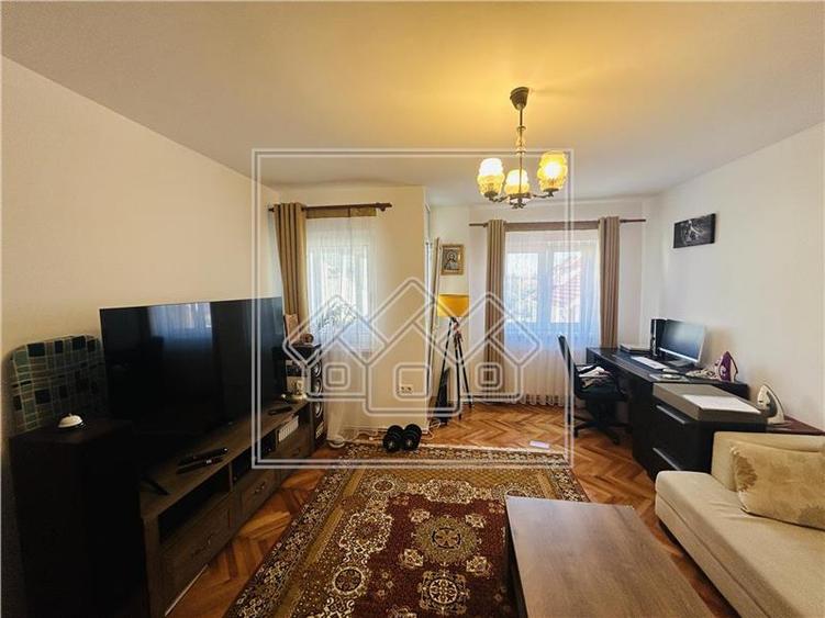 Ap decomandat, 60 mp utili, 2 camere si balcon - Turnisor