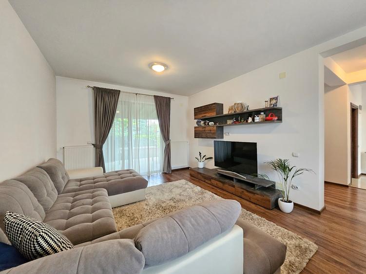 Oferta vanzare parte din triplex in Zavoi, Stefanesti, mobilata , 178000 EURO