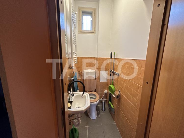 Casa 2 corpuri P+M si P+1 spatiu comercial 70 mpu la strada 2 garaje
