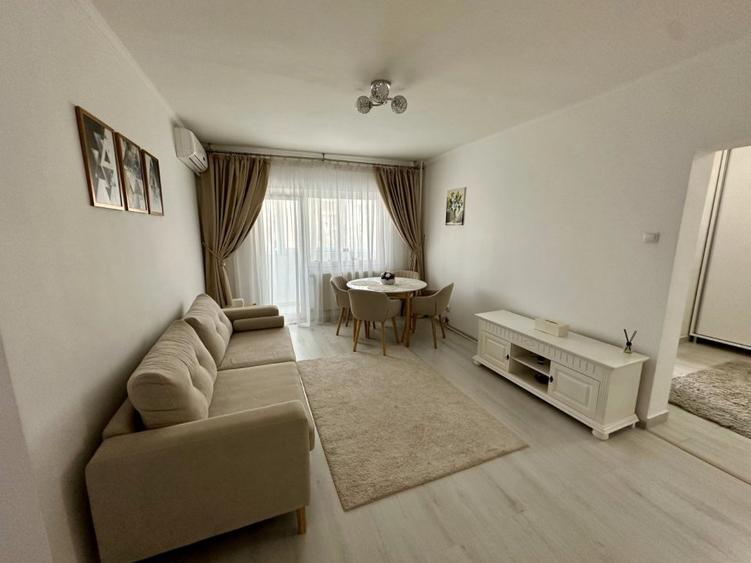 Apartament cu 2 camere semidecomandat, mobilat în Polonă