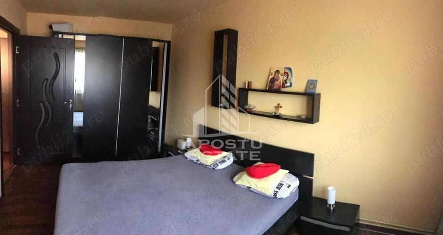 Apartament cu 3 camere, centrala proprie, zona Cetatii