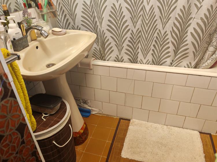 Casa 2 camere singur in curte zona Centrul Istoric