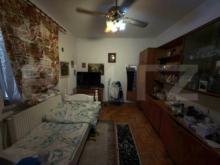 Casă spațioasă cu 2 corpuri , 300 mp– ideală pentru 2 familii – teren 776 mp