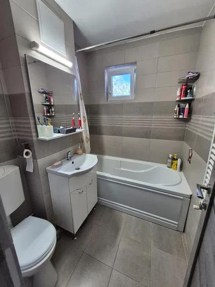 Apartament 3 camere, 61 mp, recent renovat, balcon, zona Grigore Alexandrescu