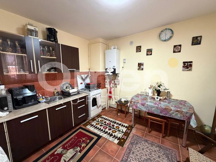 Casa cu piscina de vanzare, cu 6 ari de teren, Unguras