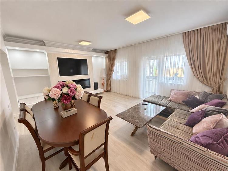 Apartament de LUX cu 4 camere 2 bai si 2 parcari in Cartier Deventer