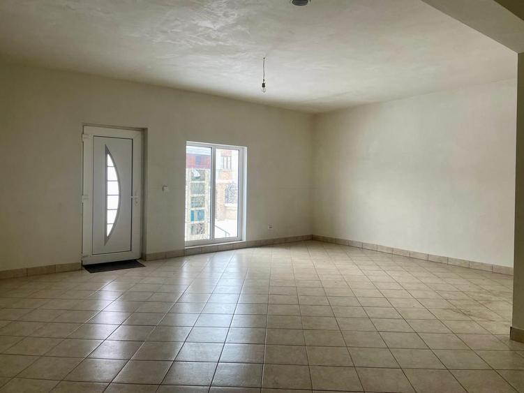 Spațiu comercial de Închiriere/Vânzare | 110 mp | Dornești