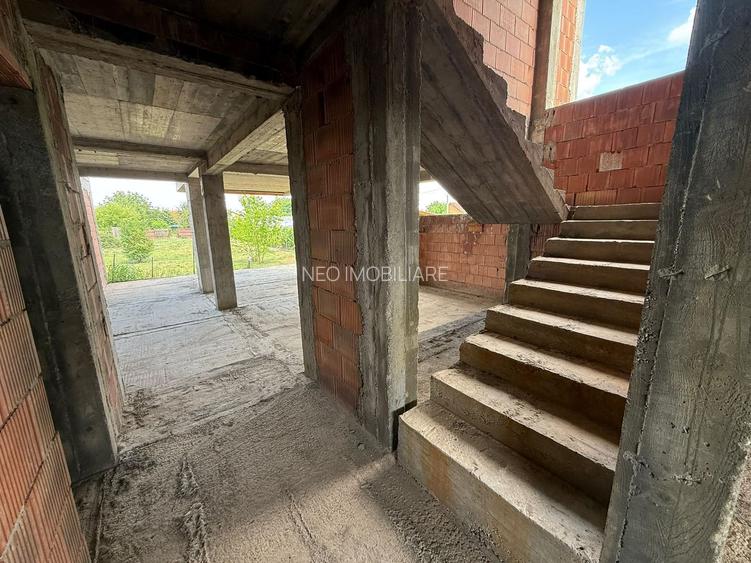 Casa individuala la roșu P+1E, 215mp utili, 994mp teren Peciu Nou