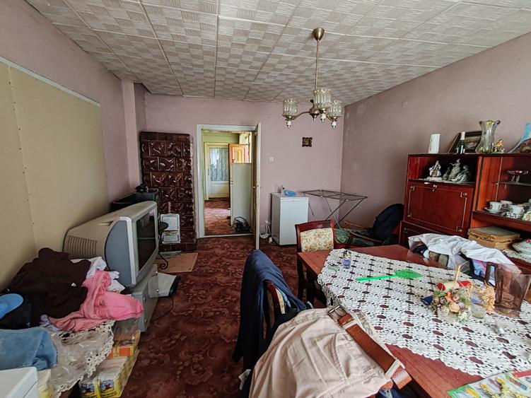 Casa 3 camere libera la vanzare TARLUNGENI