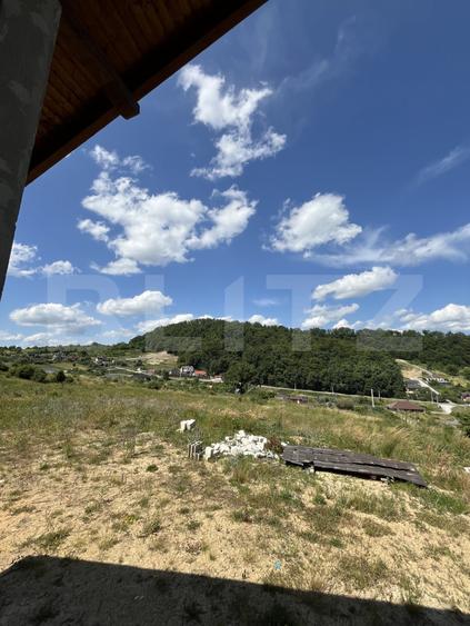 Casă cu panoramă deosebită pe Dealul Jelni – 10 ari de teren, stadiu semifinisat