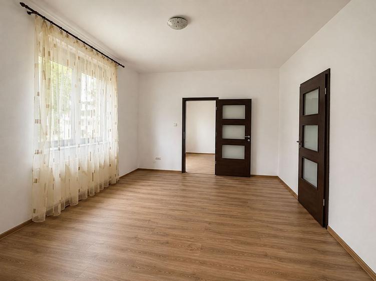 Casă 3 camere cu curte de inchiriat-Zona Pârneava