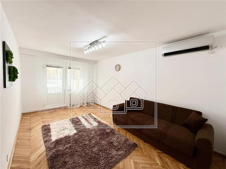 Apartament cu 4 camere si 2 balcoane - etaj 2 - Calea Poplacii