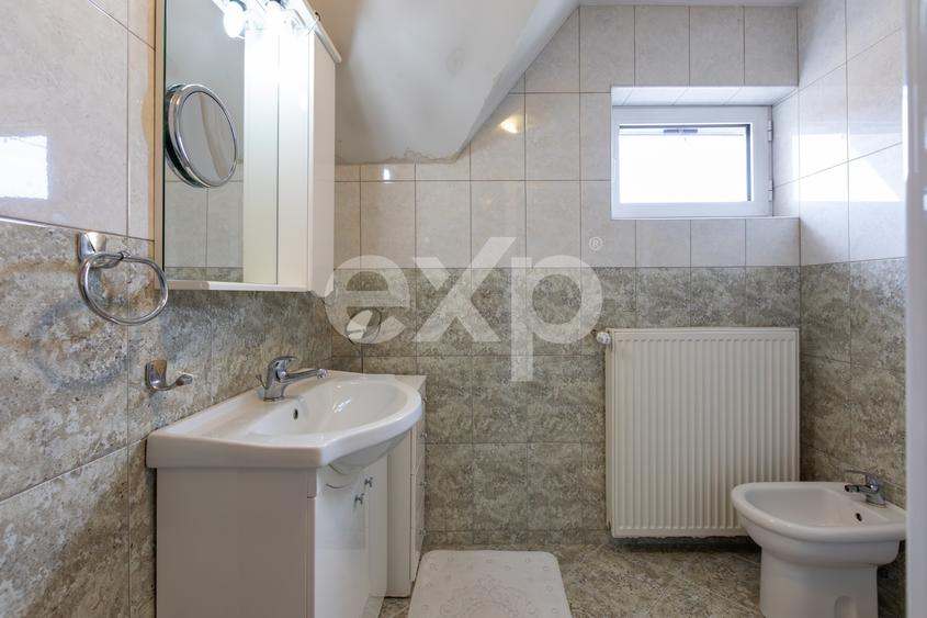 Casă/vilă de vânzare 5 camere, teren 1275 mp, Sărată, Bacău