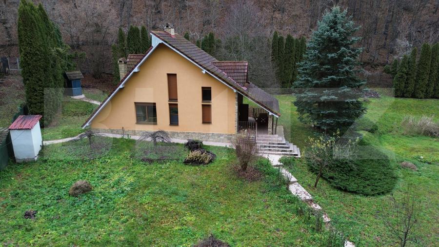 Casă de Vacanță pe Valea Ighielului – 3 camere, 2500 mp curte